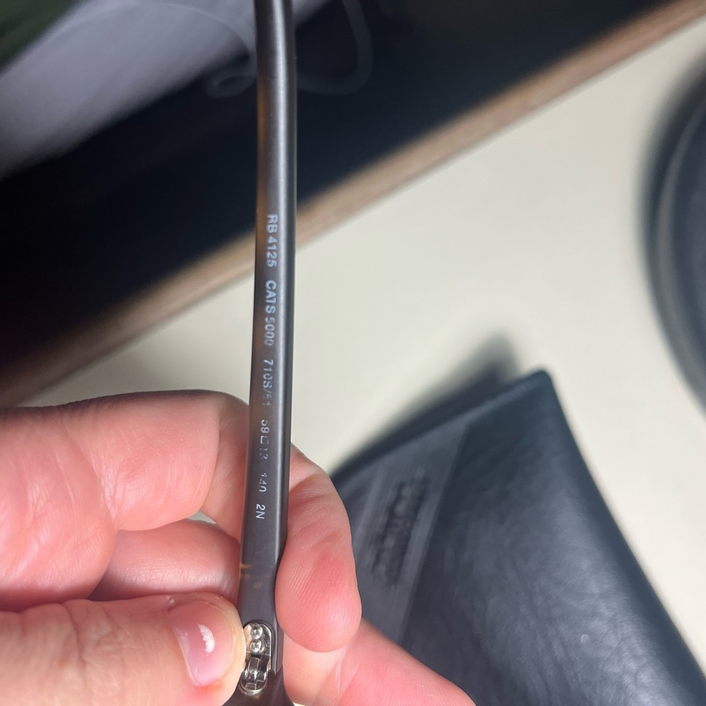 Ray-Bans basically new!! - Picture 5 of 5